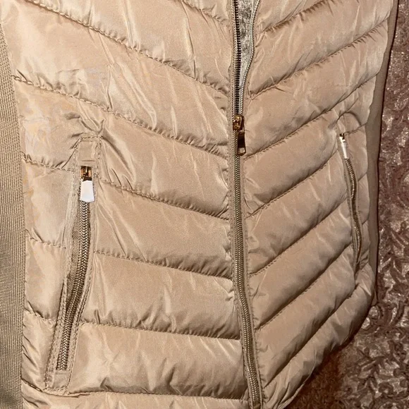 NWOT SPECIAL ONE Premium Quality Women's Beige Puffer Vest. Size Small - Picture 3 of 7